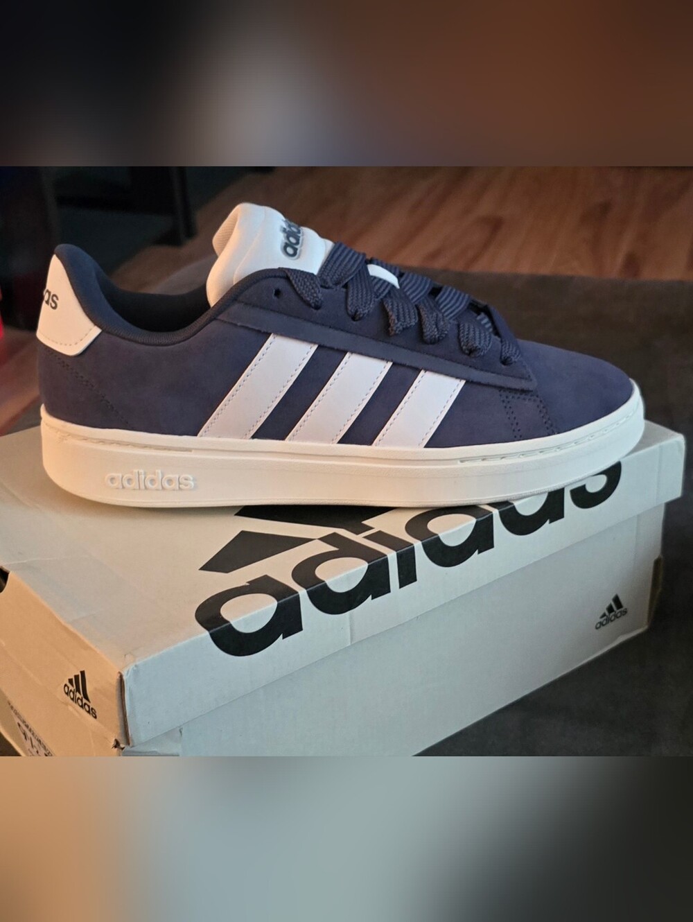 Adidas Navy y White Low-Top Sneaker